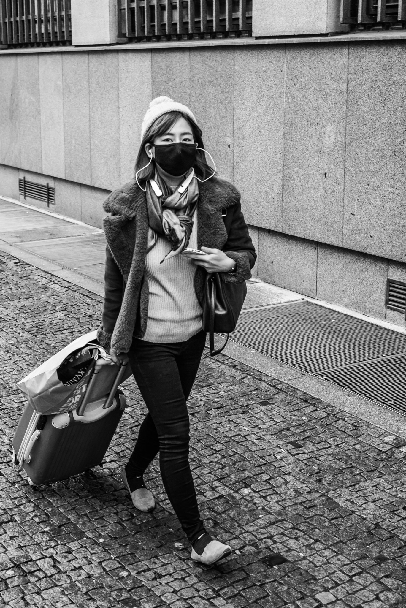 Leica APO-Summicron-M 50mm F2 ASPH sample photo. Expecting bad air in prague... photography