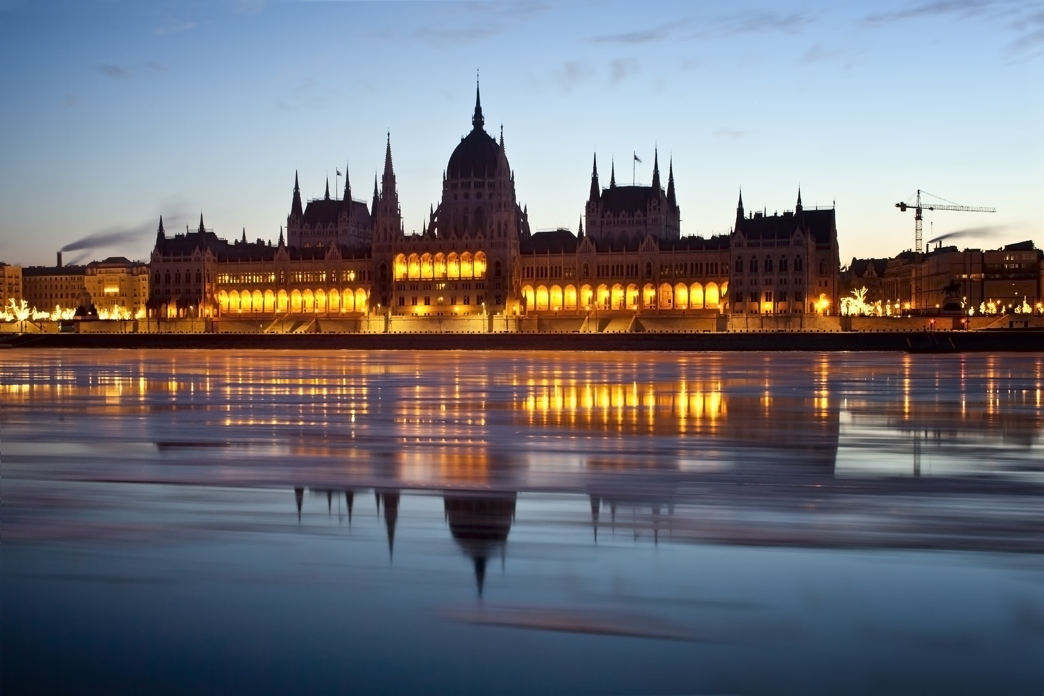 Canon EF 28-105mm f/3.5-4.5 USM sample photo. The hungarian parliament building photography