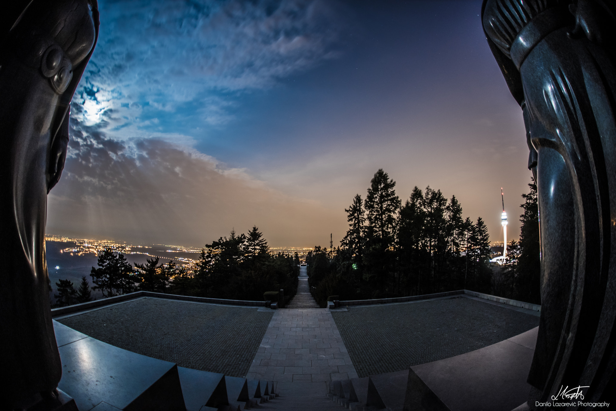 Nikon D750 + Sigma 15mm F2.8 EX DG Diagonal Fisheye sample photo. Monument to the unknown hero photography