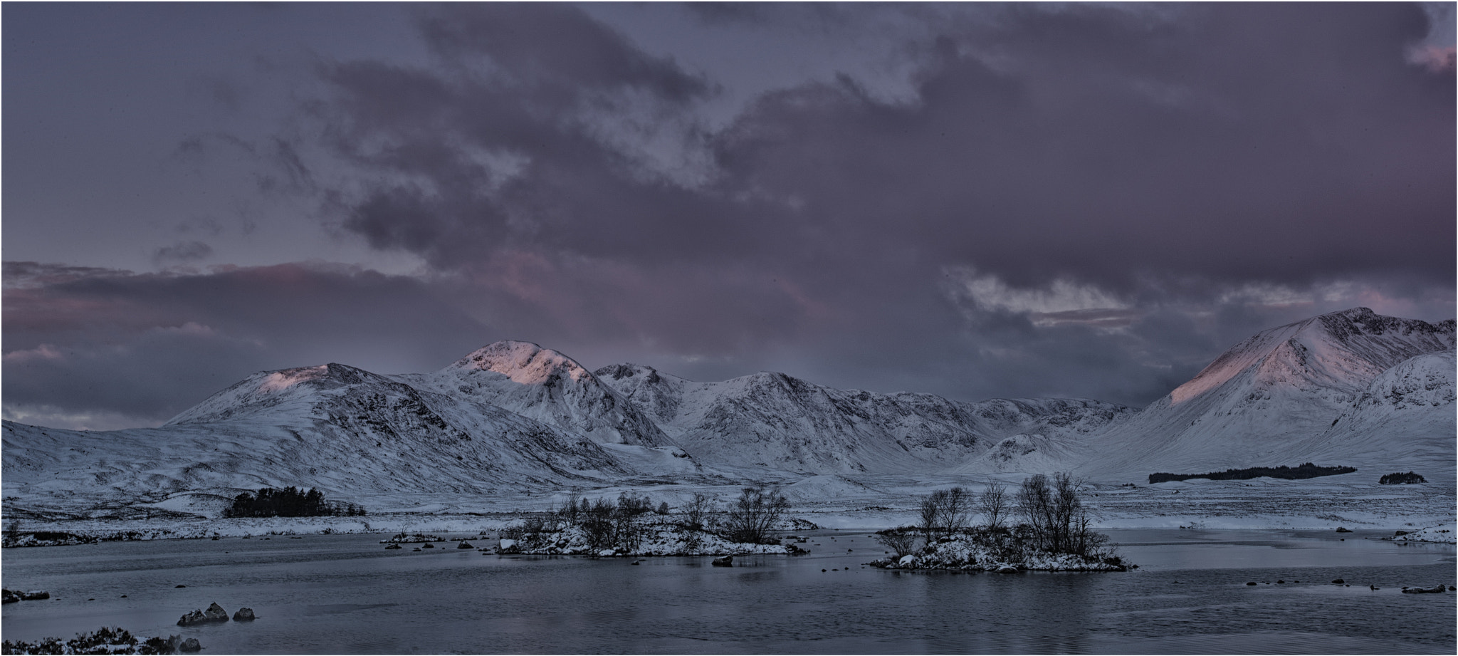 Canon EF 17-40mm F4L USM sample photo. Lochan na h achlaise photography