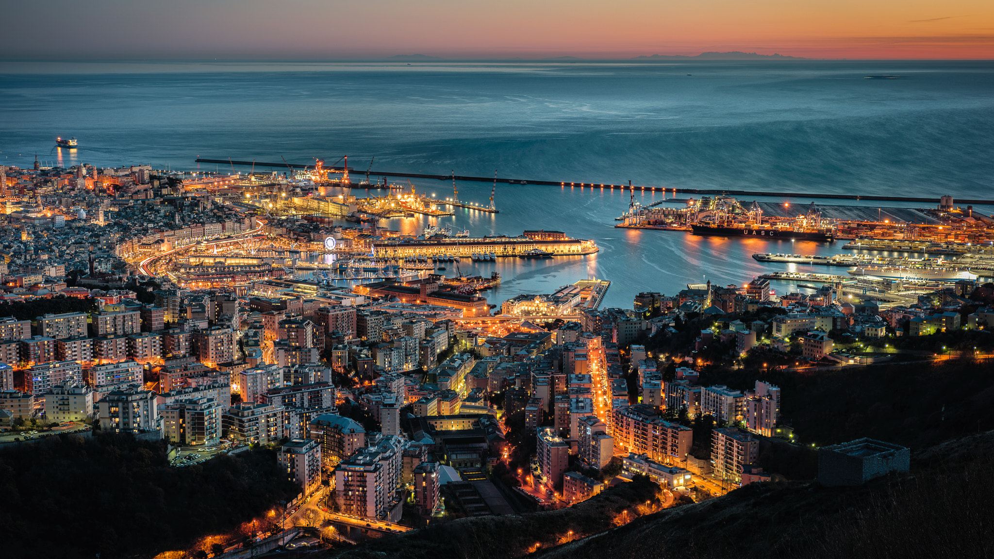 Nikon AF-S Nikkor 28-70mm F2.8 ED-IF sample photo. Genova photography