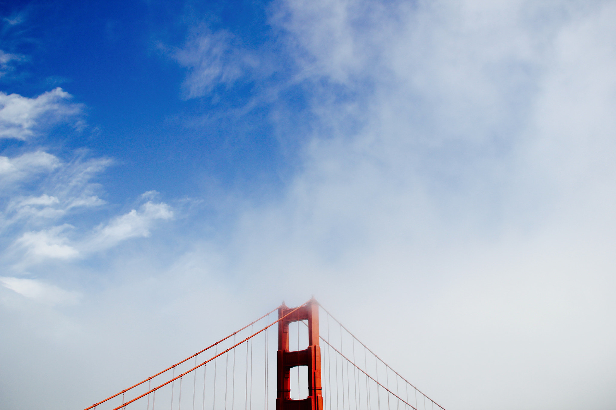 Canon EOS 550D (EOS Rebel T2i / EOS Kiss X4) sample photo. Emerging golden gate photography