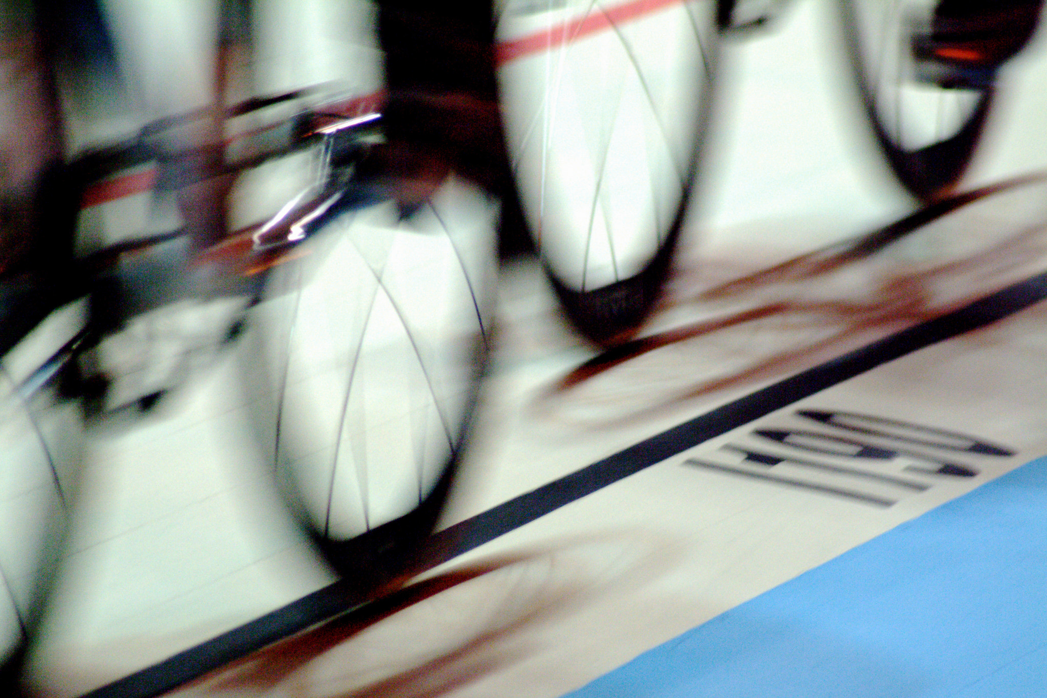 Fujifilm FinePix S2 Pro sample photo. Featuring track cycling photography