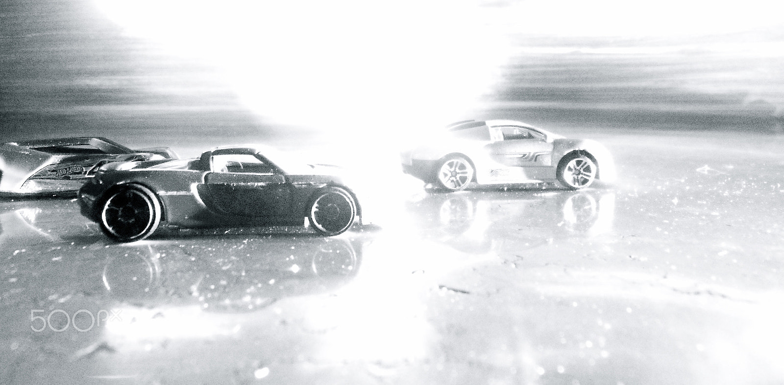 Samsung WB550, WB560 / VLUU WB550 /  HZ15W sample photo. Monochrome race photography