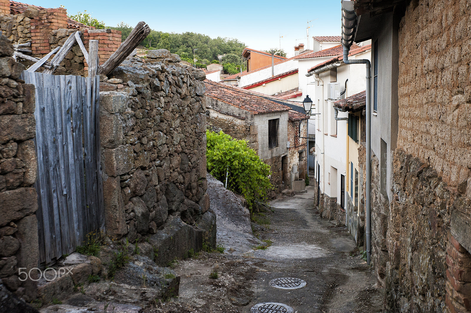 Tamron SP 24-70mm F2.8 Di VC USD sample photo. Neglected village street, rural aspect. photography