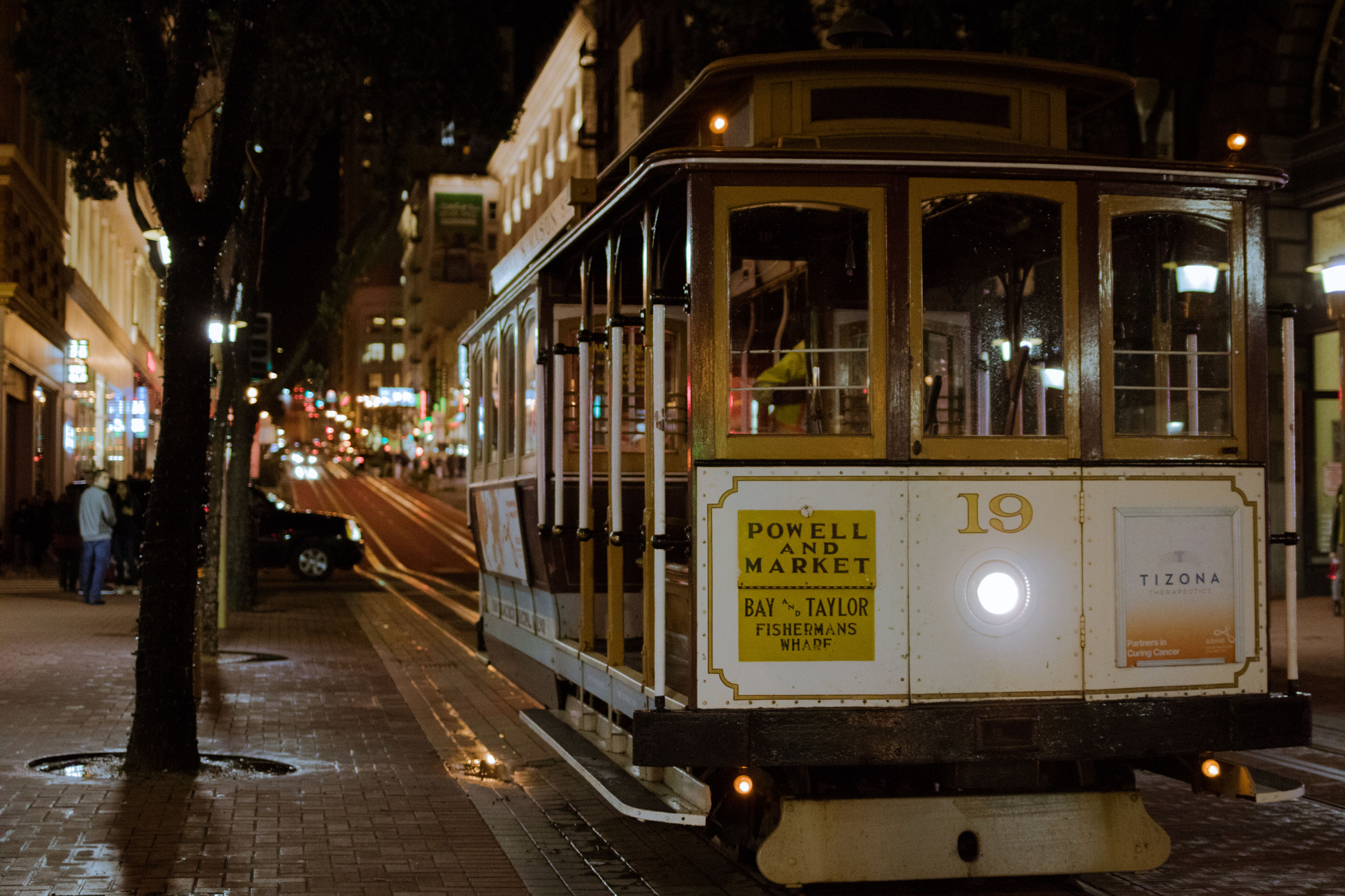 Canon EOS 750D (EOS Rebel T6i / EOS Kiss X8i) + Canon EF 35mm F2 IS USM sample photo. Cable car, san francisco, ca photography