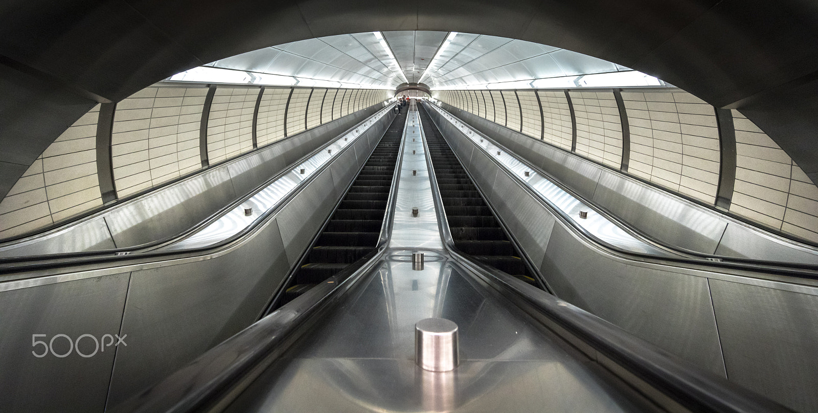 Canon EF 11-24mm F4L USM sample photo. Escalator photography