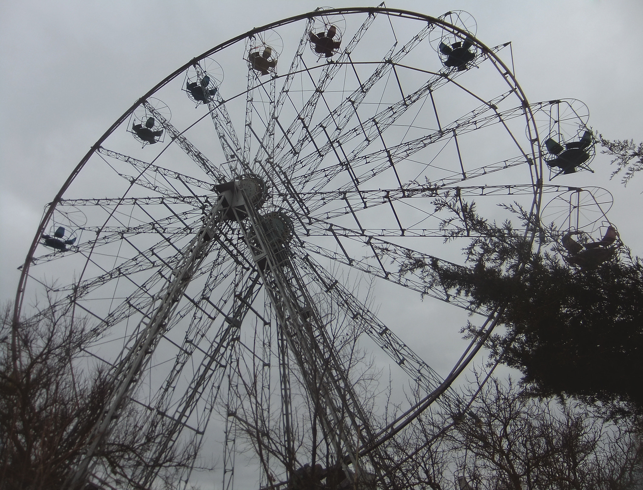 FujiFilm FinePix JZ500 (FinePix JZ505) sample photo. Ferris wheel photography