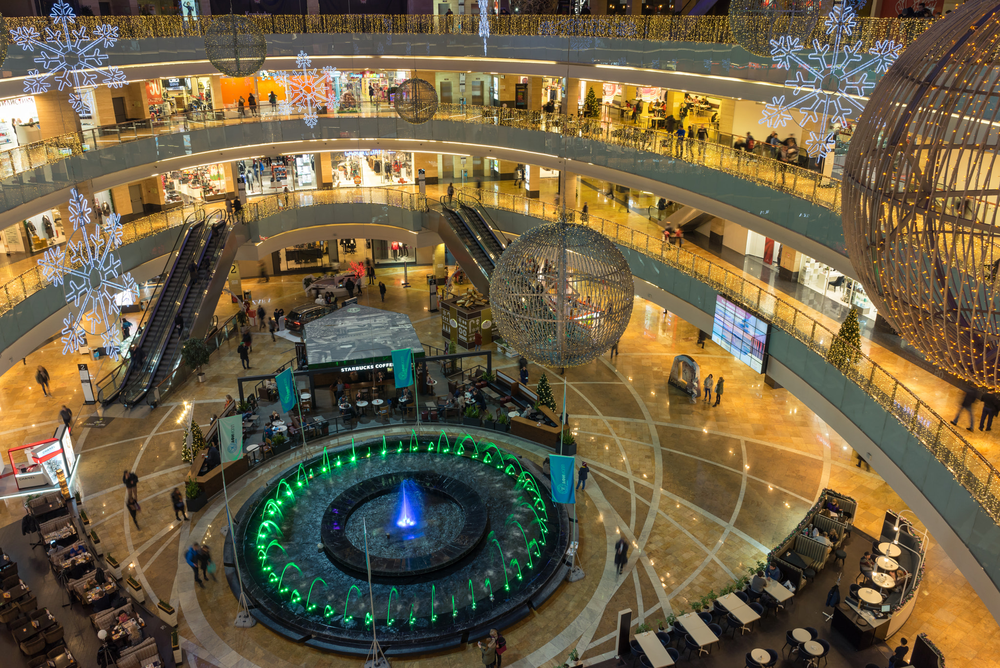 Sony a7R + Sony FE 28mm F2 sample photo. Atrium in afimall photography