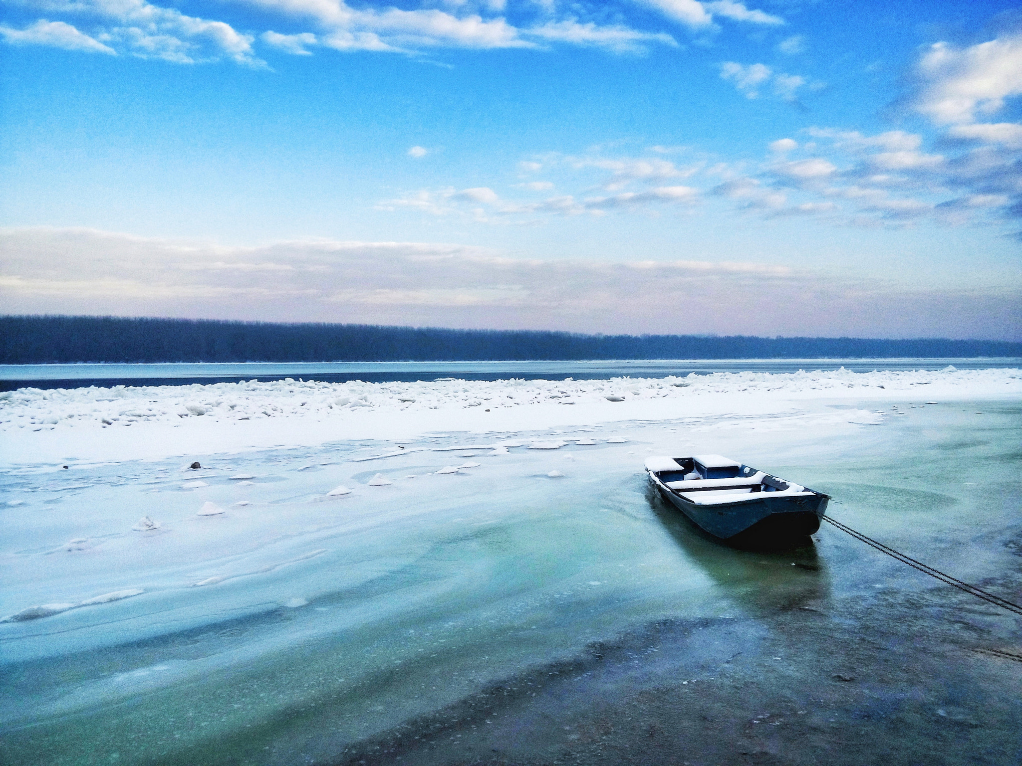 LG LBello sample photo. Blue danube boat photography