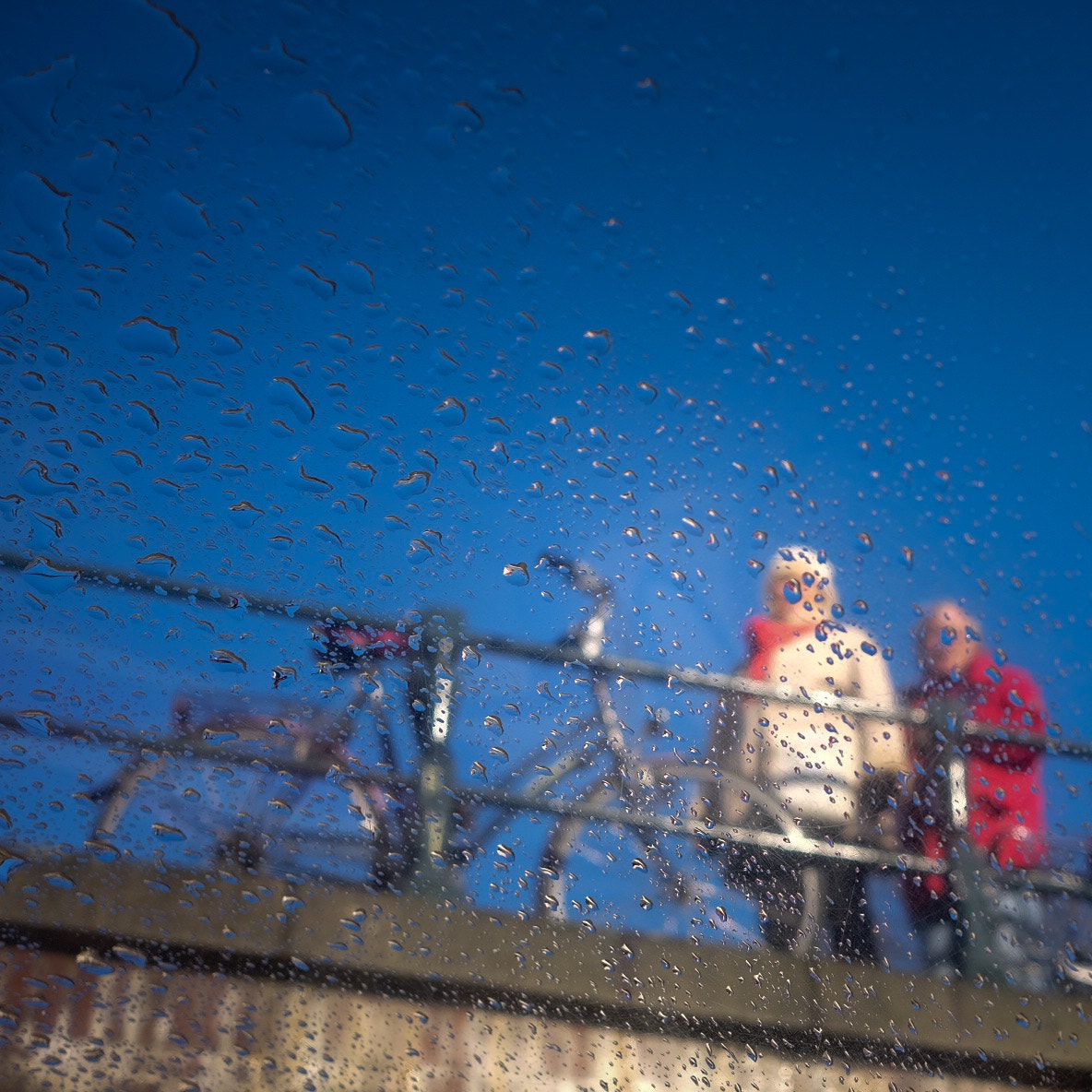 Fujifilm X-T1 + Fujifilm XF 27mm F2.8 sample photo. Anonymous couple photography