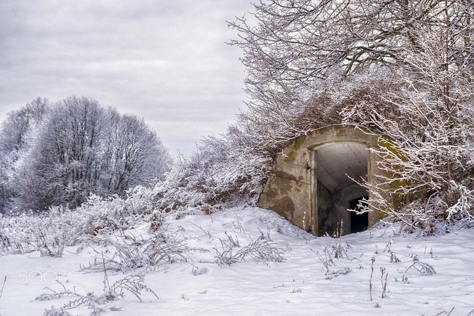 Sony DT 18-200mm F3.5-6.3 sample photo. Cold and abandoned photography