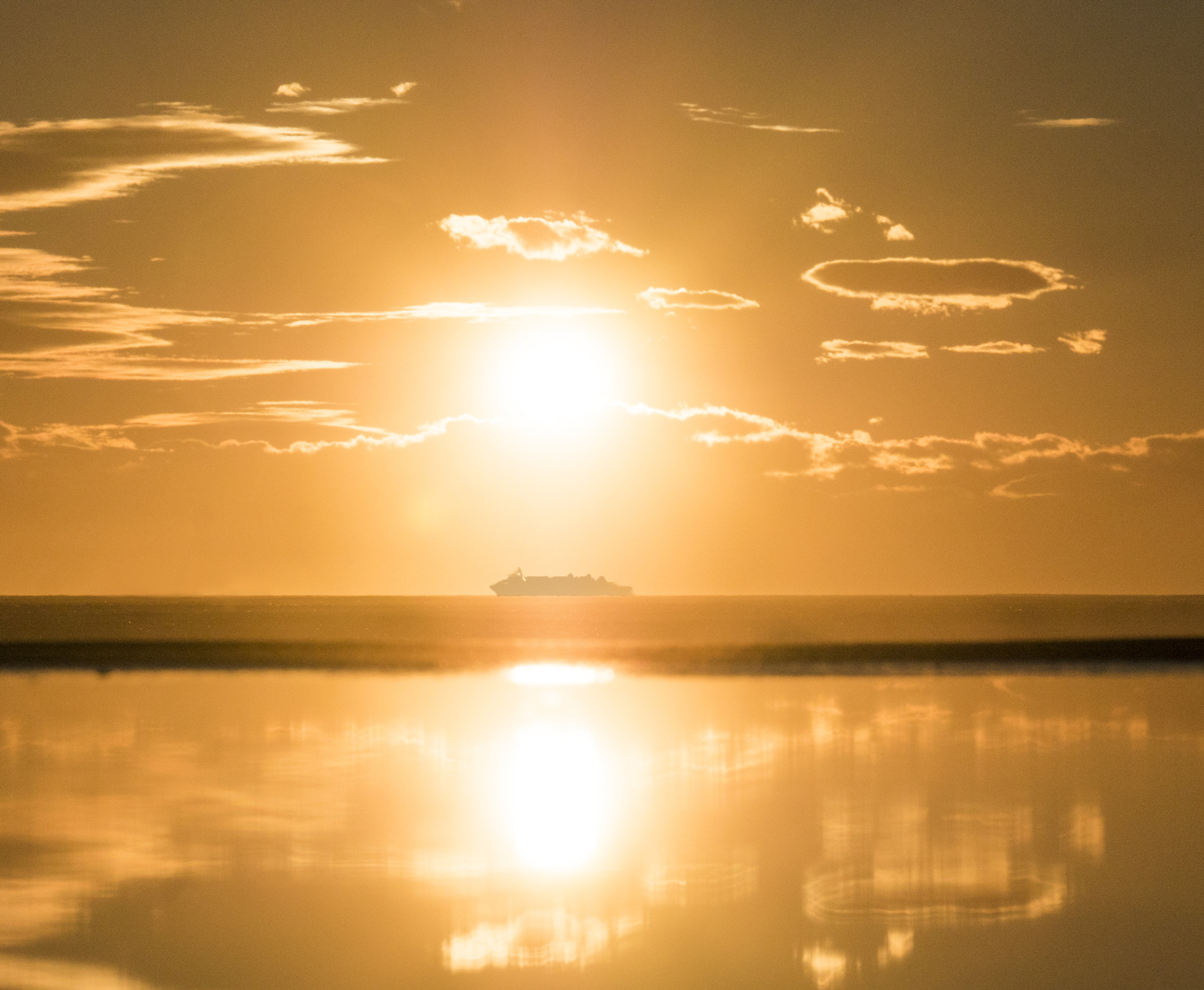 Panasonic Lumix G X Vario 35-100mm F2.8 OIS sample photo. Kapati island and island bay sunset with frerry photography