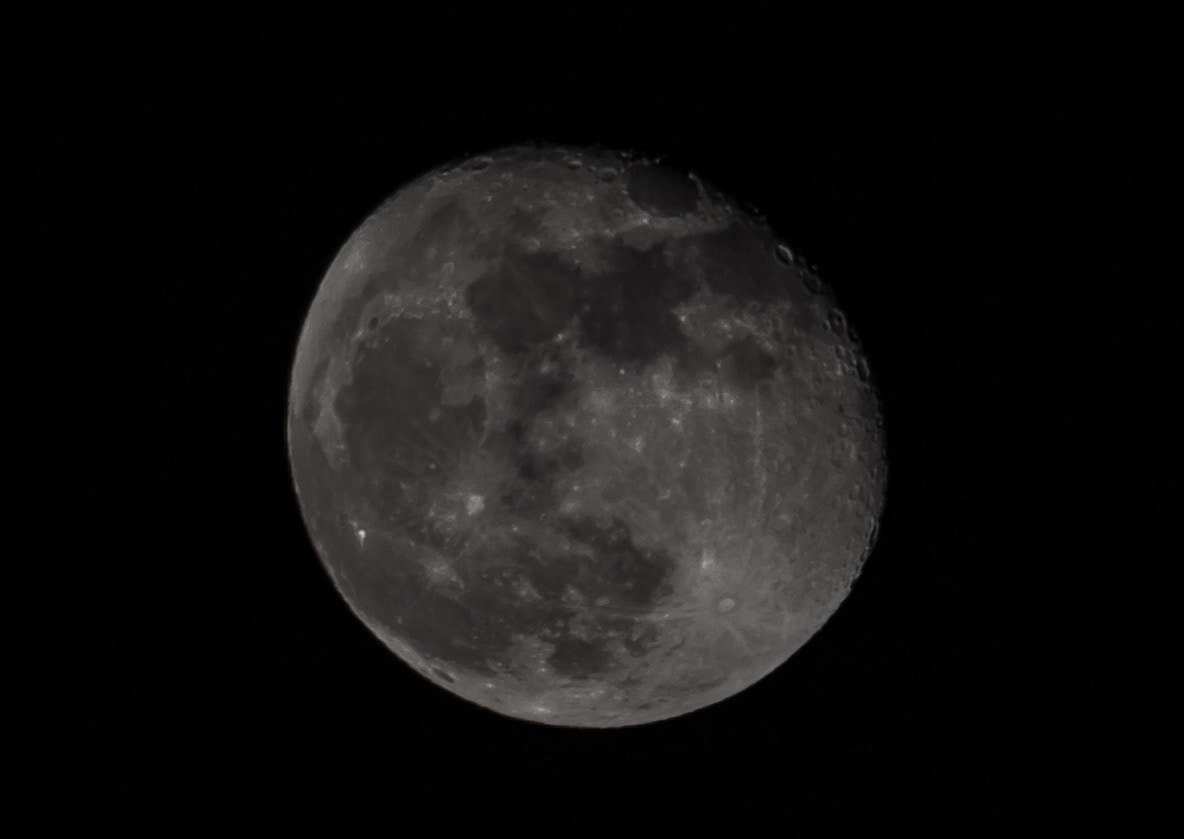 Sigma 70-300mm F4-5.6 APO DG Macro sample photo. Moon tonight photography
