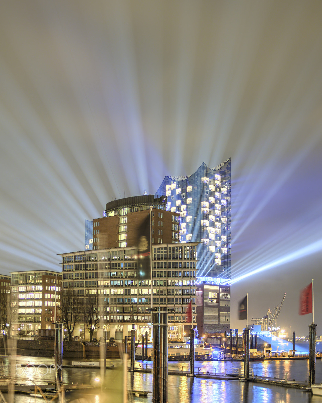 Olympus PEN E-PL7 + Panasonic Leica DG Summilux 25mm F1.4 II ASPH sample photo. Elbphilharmonie - grand opening iii photography