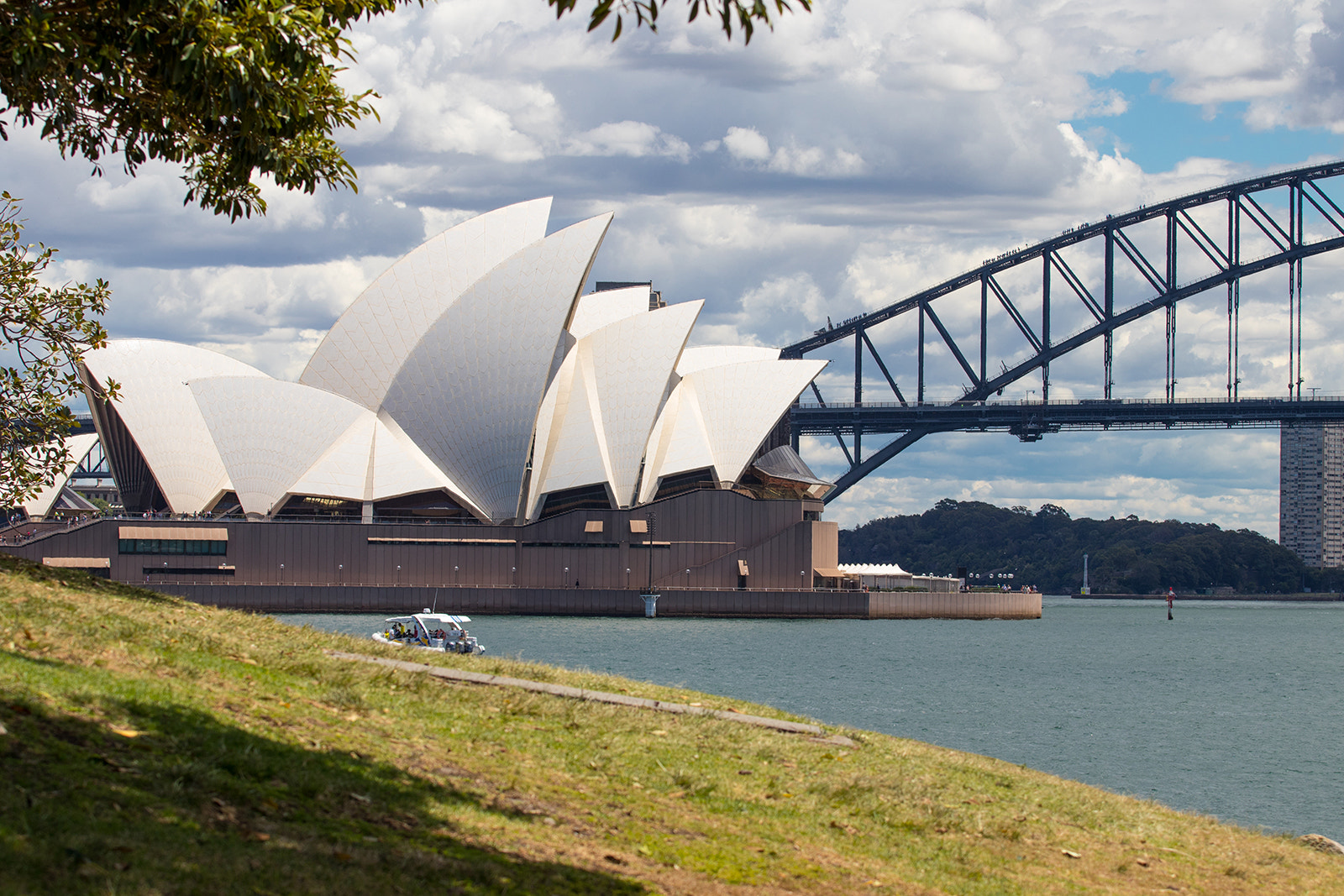 Canon EOS 80D + Canon EF 70-200mm F4L USM sample photo. Sydney opera house photography