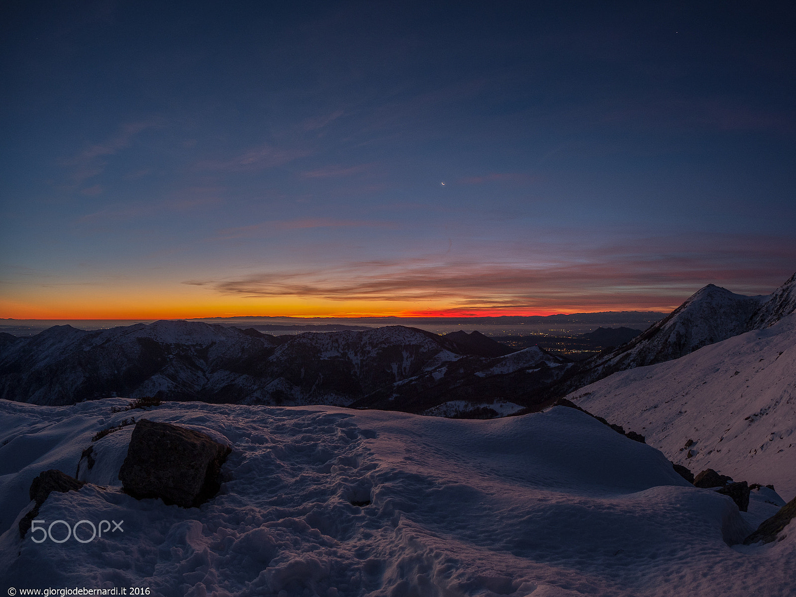 Olympus OM-D E-M5 II + OLYMPUS M.8mm F1.8 sample photo. Sunrise photography