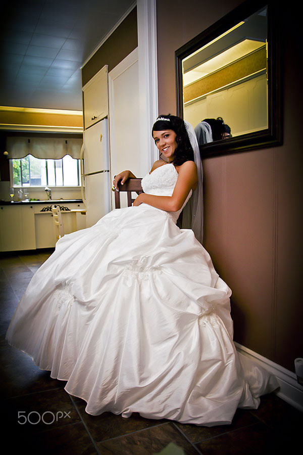 Tamron SP AF 17-50mm F2.8 XR Di II LD Aspherical (IF) sample photo. Bride sitting on chair photography