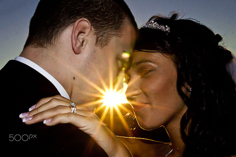 Canon EOS 50D + Tamron SP AF 17-50mm F2.8 XR Di II LD Aspherical (IF) sample photo. Bride & groom with sunburst photography