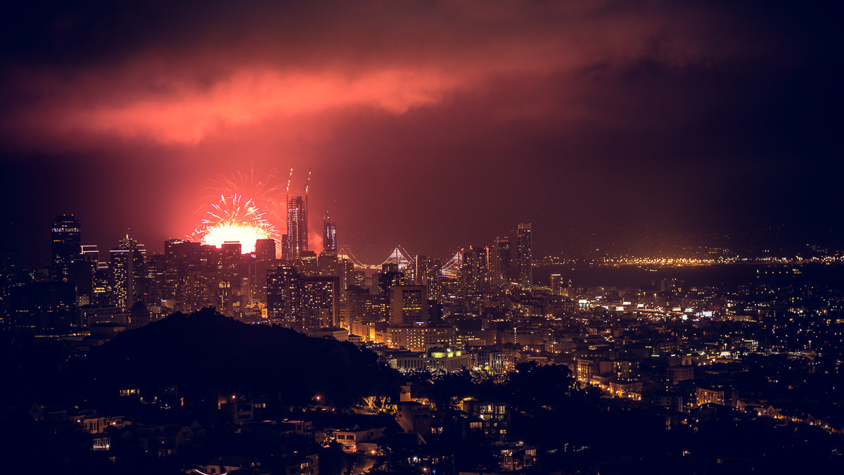 Panasonic Lumix DMC-GM5 + Panasonic Lumix G 42.5mm F1.7 ASPH Power OIS sample photo. Midnight fireworks in san francisco photography