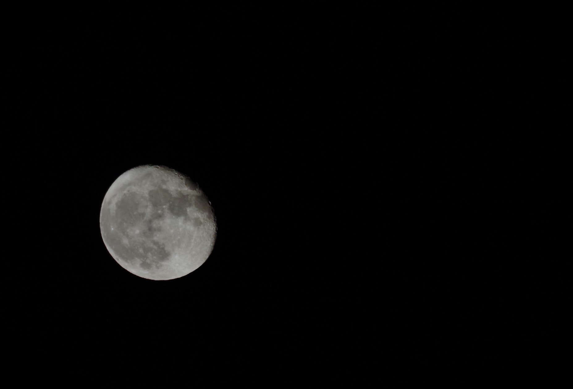 Pentax K-50 + smc Pentax-DA L 50-200mm F4-5.6 ED WR sample photo. The moon photography