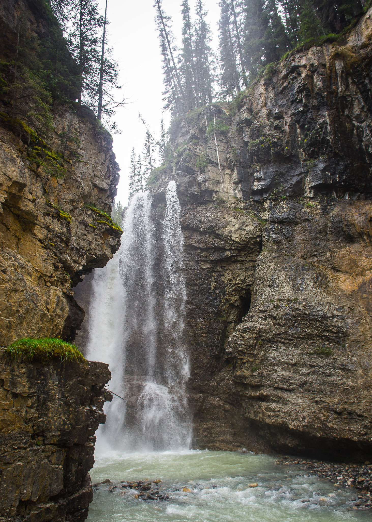 Sony Alpha NEX-C3 + Sony E 18-55mm F3.5-5.6 OSS sample photo. Banff national park photography