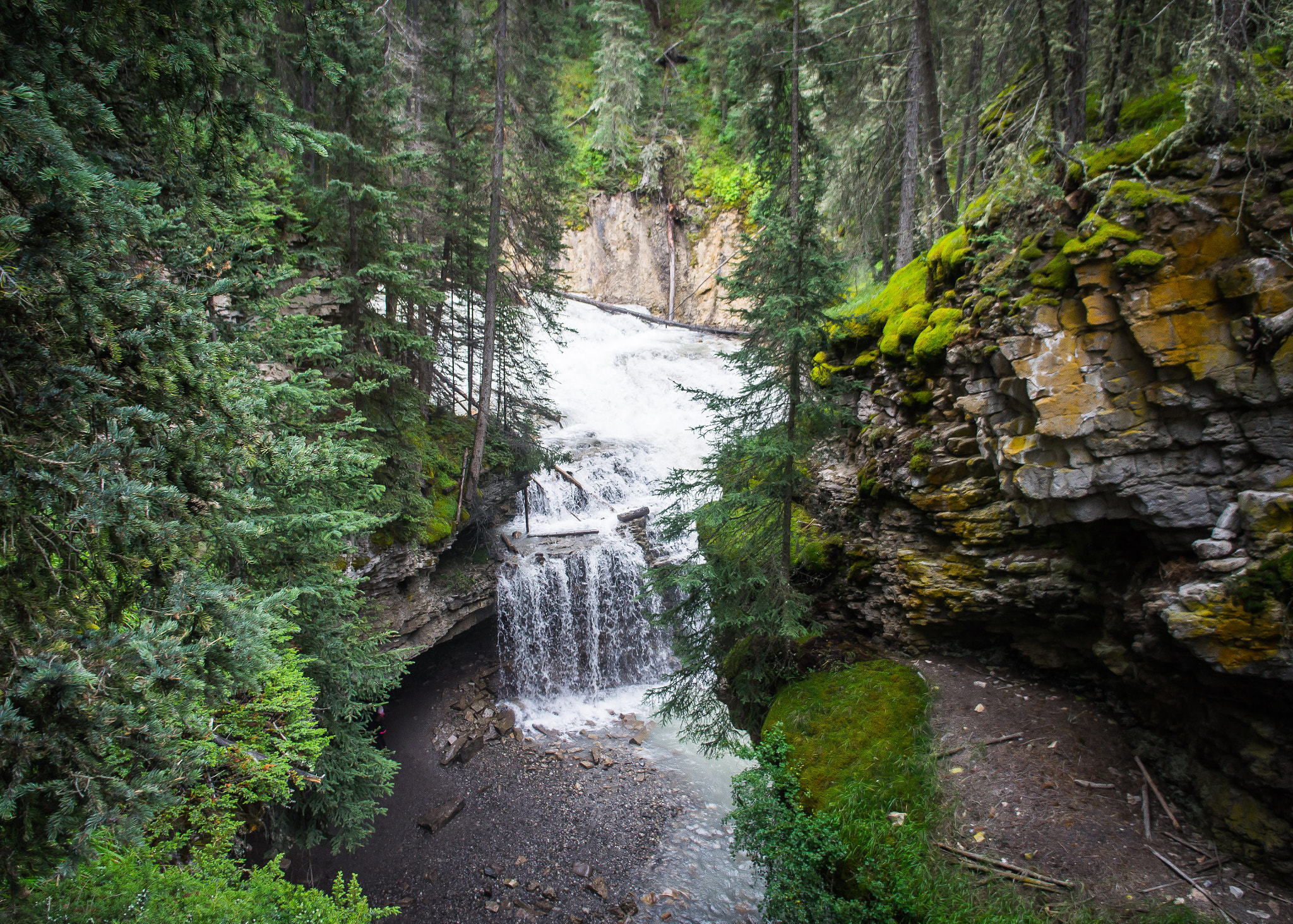 Sony Alpha NEX-C3 + Sony E 18-55mm F3.5-5.6 OSS sample photo. Banff national park photography