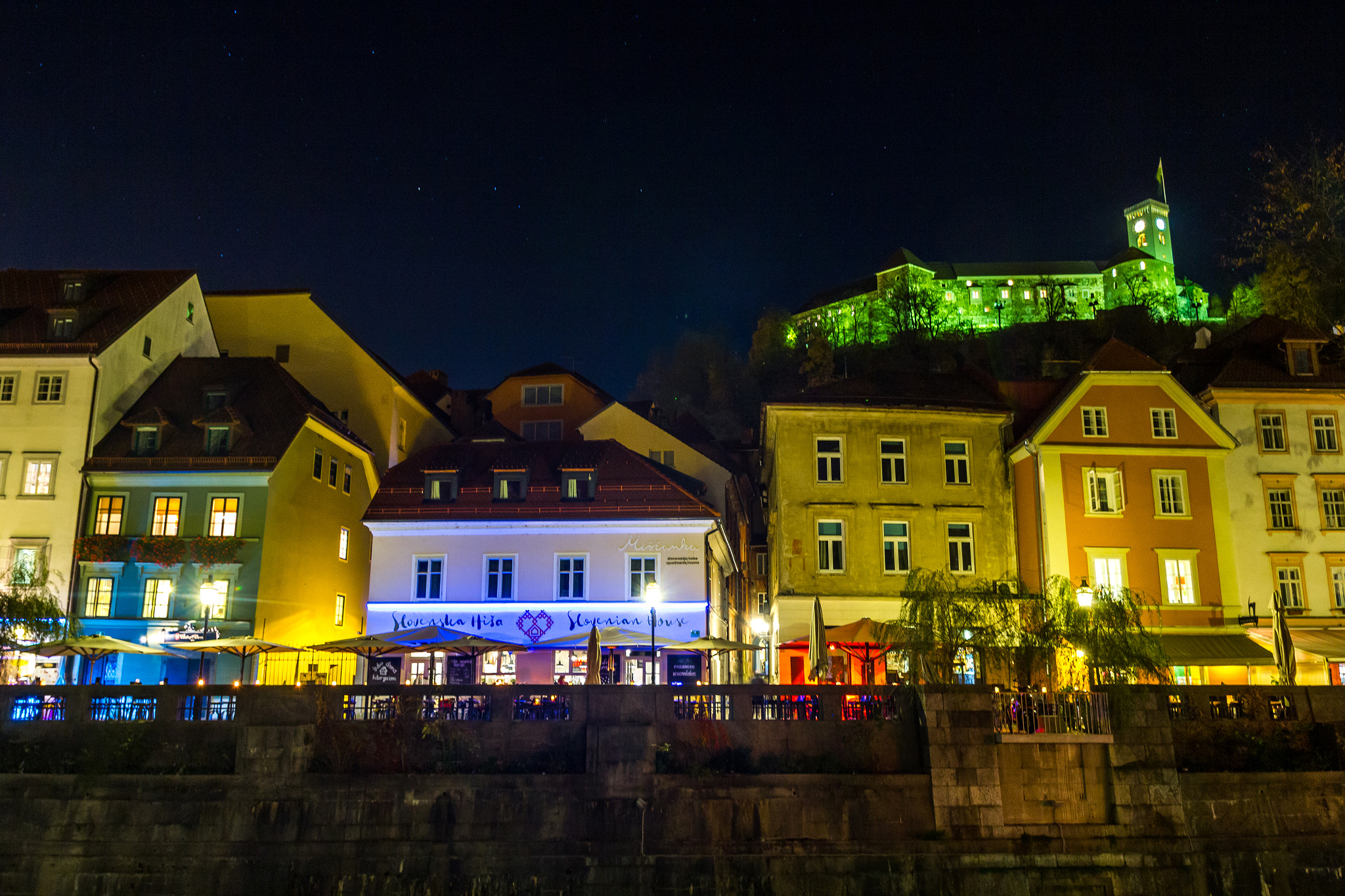 Canon EOS 550D (EOS Rebel T2i / EOS Kiss X4) sample photo. Castle at night photography