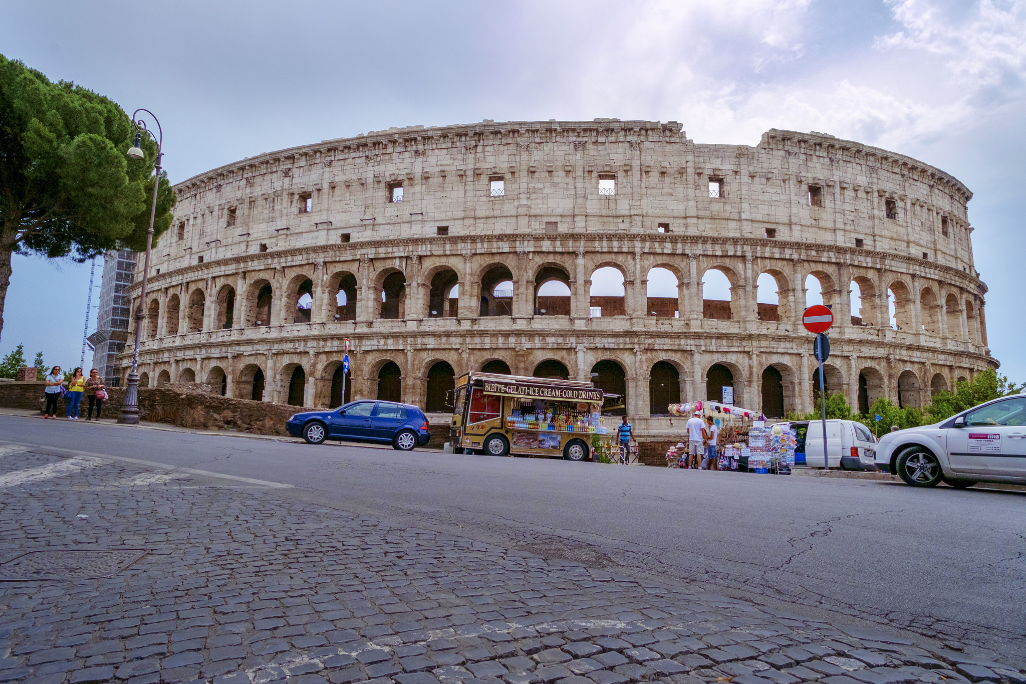 Fujifilm X-E1 + Fujifilm XF 14mm F2.8 R sample photo. Coliseum, rome photography