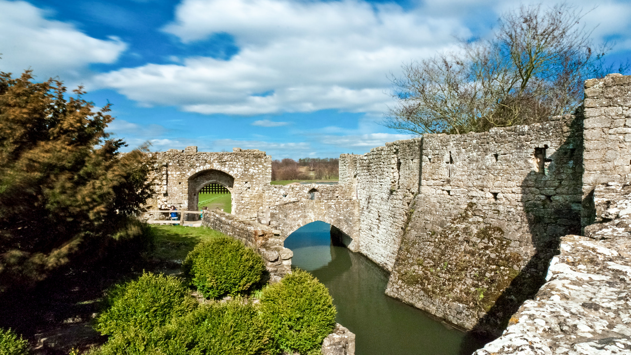 Time-lapse as clouds pass over an entrance to Leeds castle