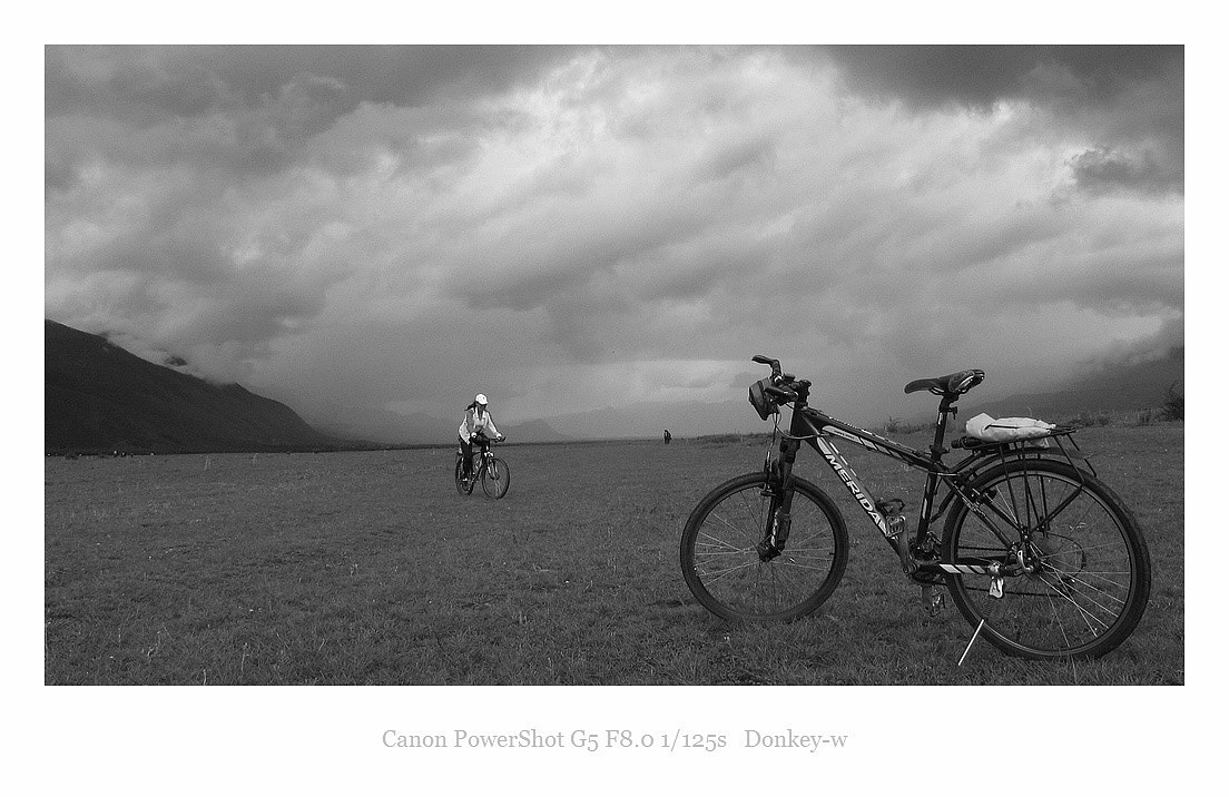 Canon POWERSHOT G5 sample photo. Cycling in yunnan photography