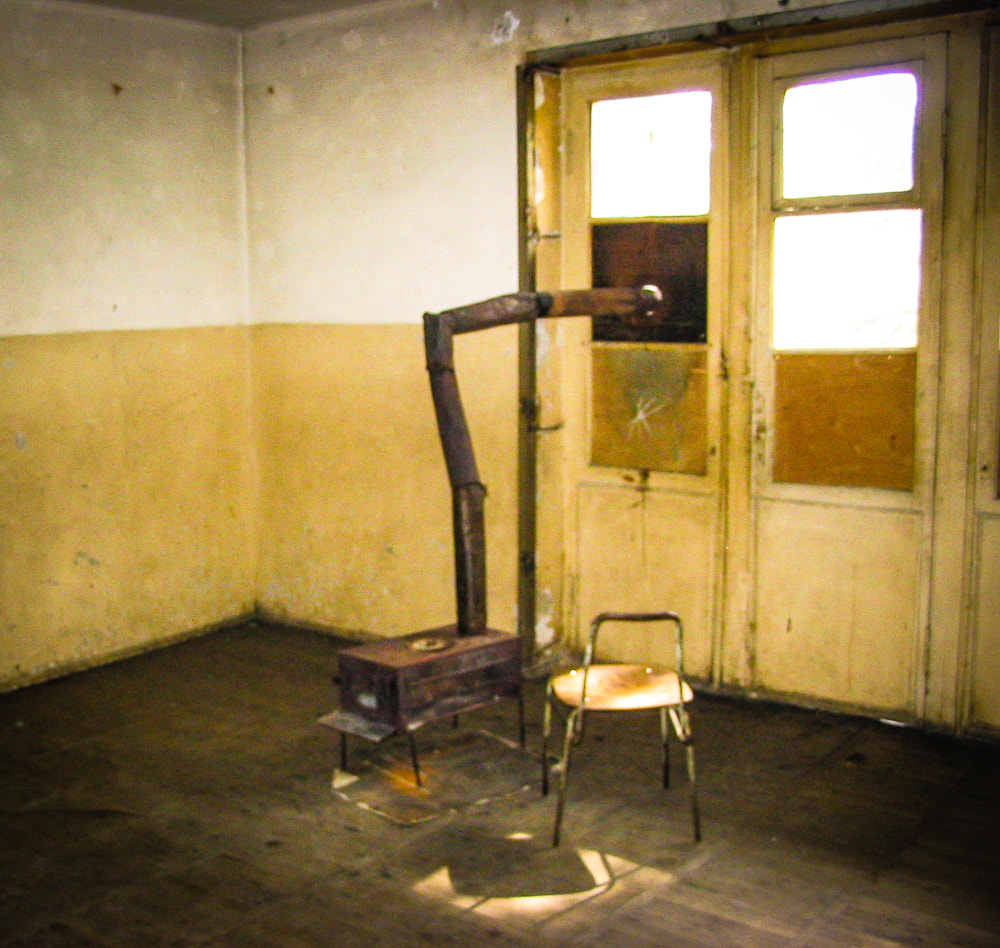 Canon POWERSHOT A70 sample photo. Warm-up room at the orphanage photography