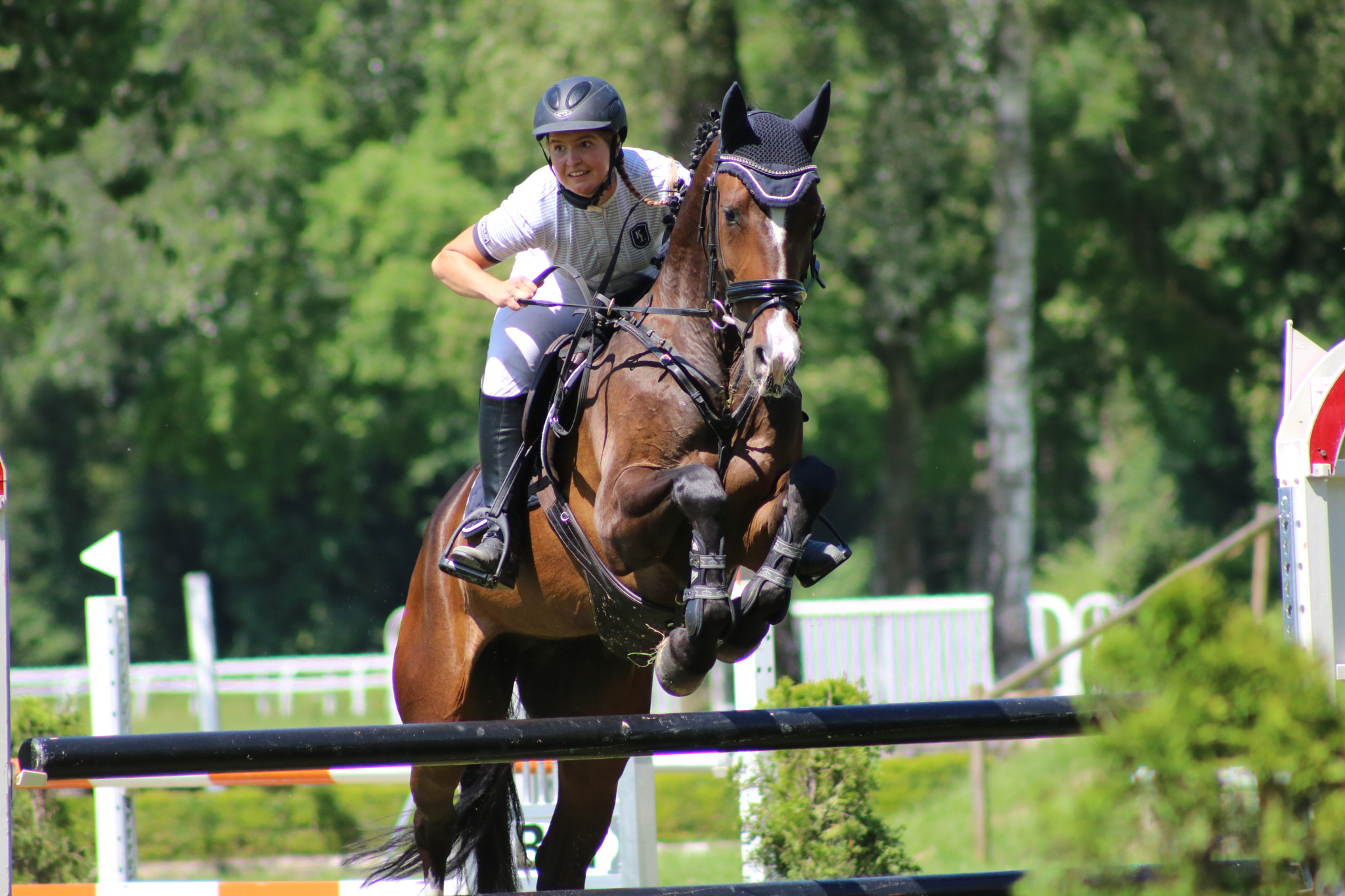 Canon EOS 750D (EOS Rebel T6i / EOS Kiss X8i) + EF75-300mm f/4-5.6 sample photo. The lady in motion photography