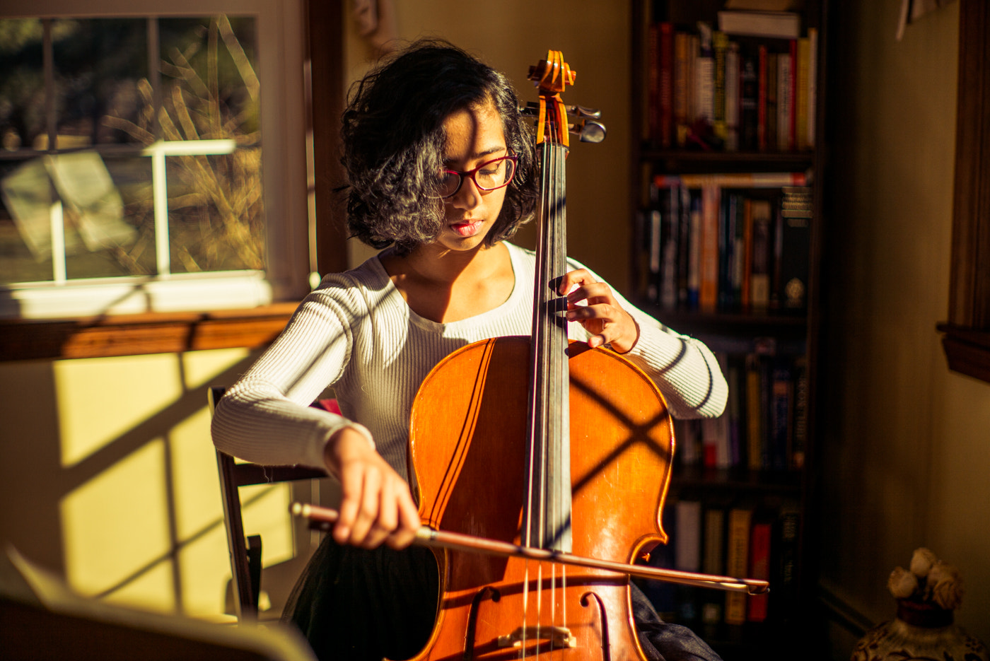 Summilux-M 1:1.4/50 sample photo. Cello practice photography