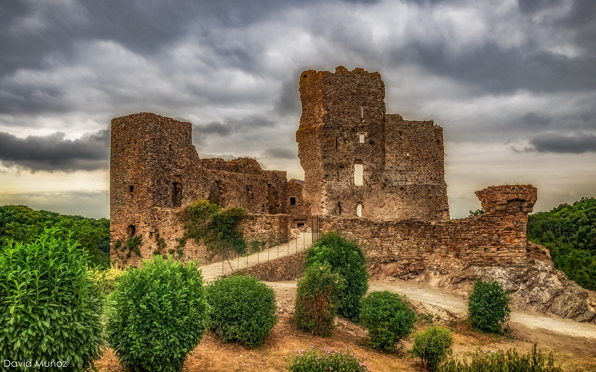 Nikon D5100 + Sigma 10-20mm F3.5 EX DC HSM sample photo. Château de saissac photography