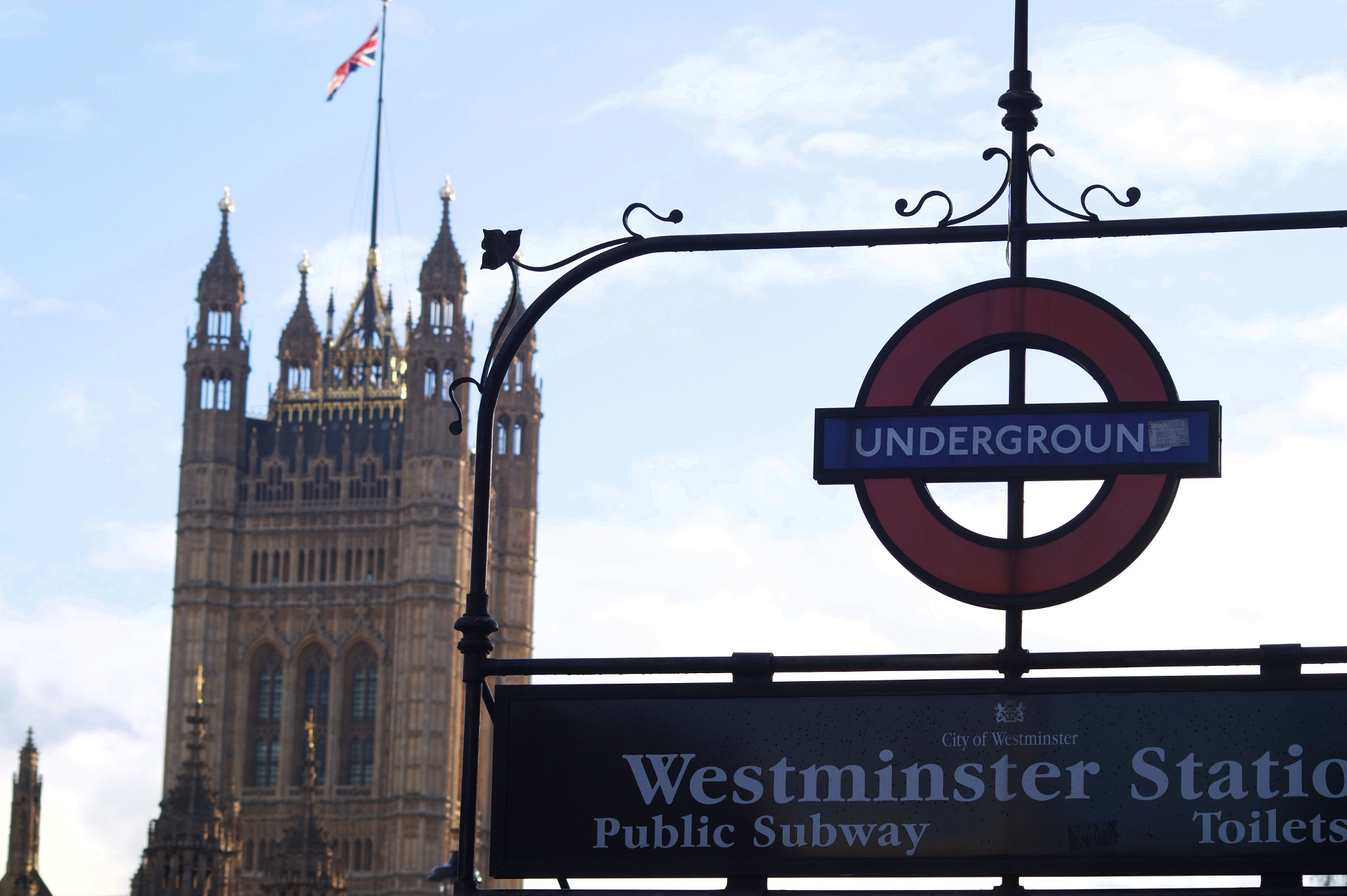 Sigma 70-300mm F4-5.6 DL Macro sample photo. Underground westminster photography
