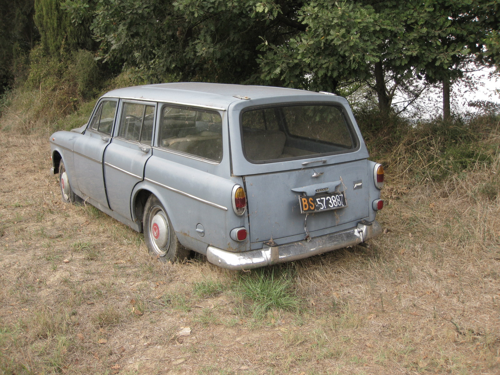Canon PowerShot SD890 IS (Digital IXUS 970 IS / IXY Digital 820 IS) sample photo. Lost volvo in tuscany 1 photography