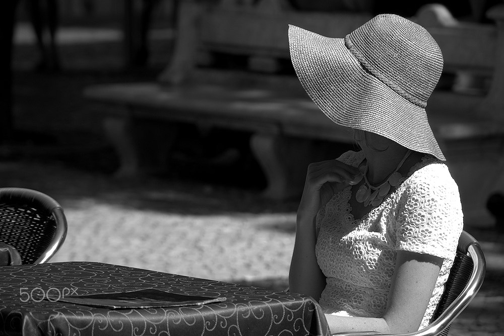 Sony E 18-200mm F3.5-6.3 OSS sample photo. Loulou? oui, c'est moi... photography