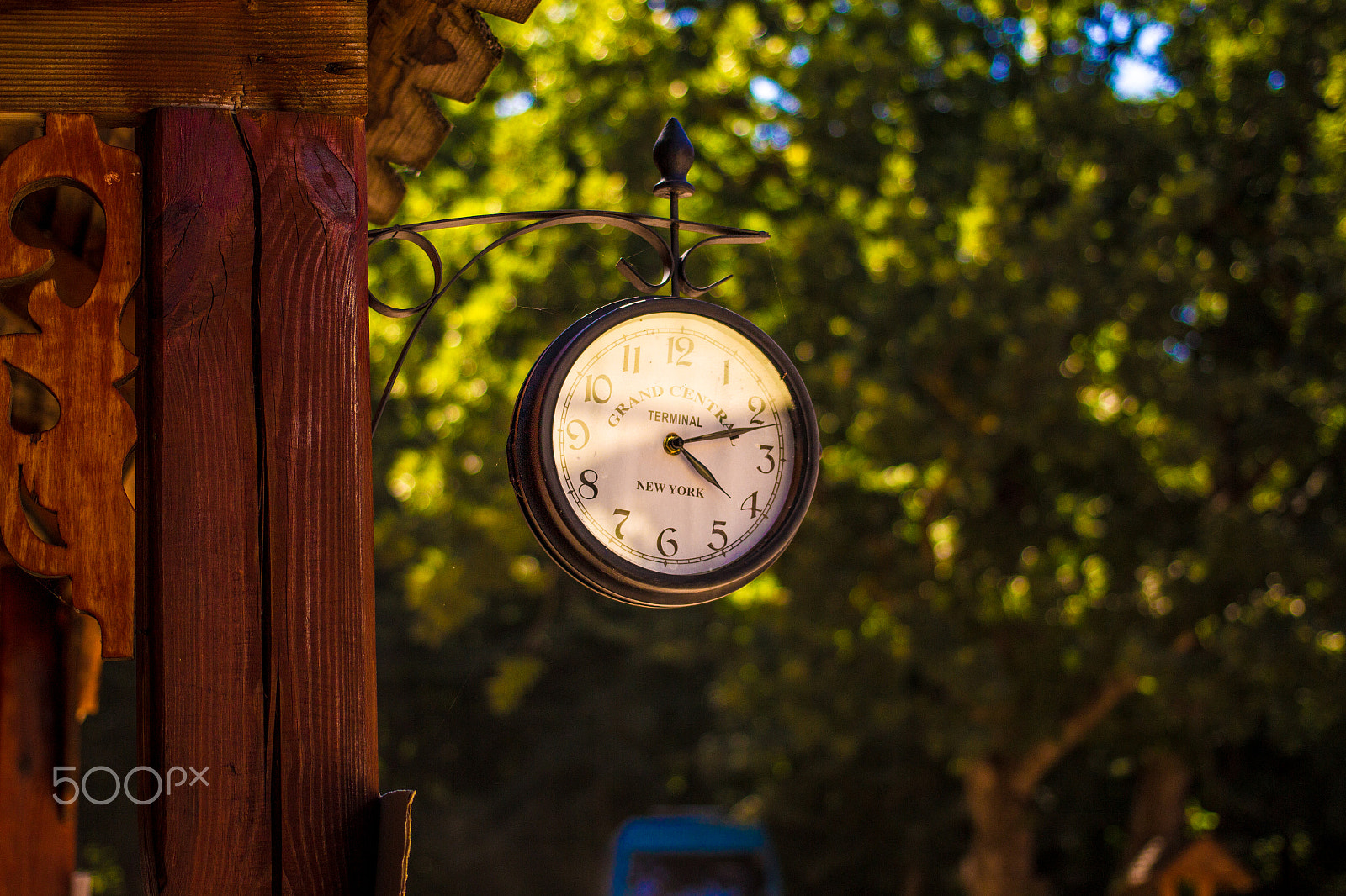 Canon EOS 650D (EOS Rebel T4i / EOS Kiss X6i) + Canon EF 40mm F2.8 STM sample photo. Magic clock photography