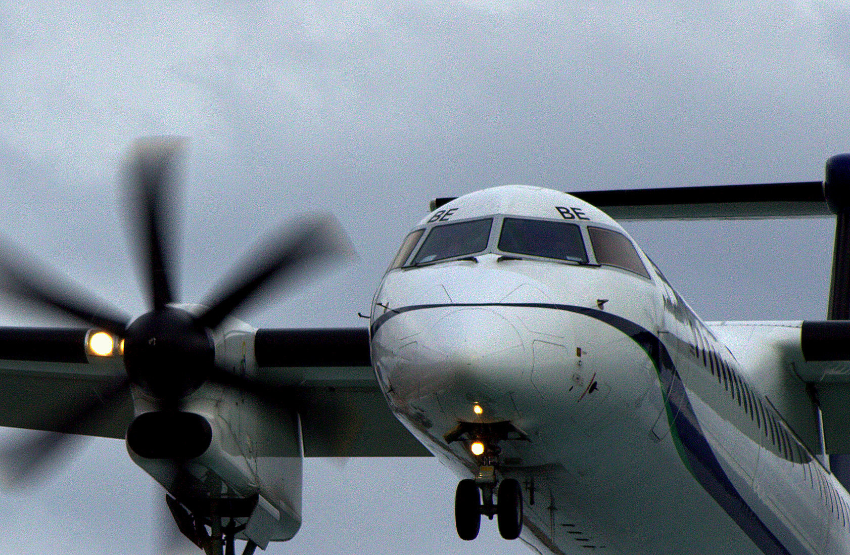 Canon EF 75-300mm f/4-5.6 USM sample photo. Airplane photography