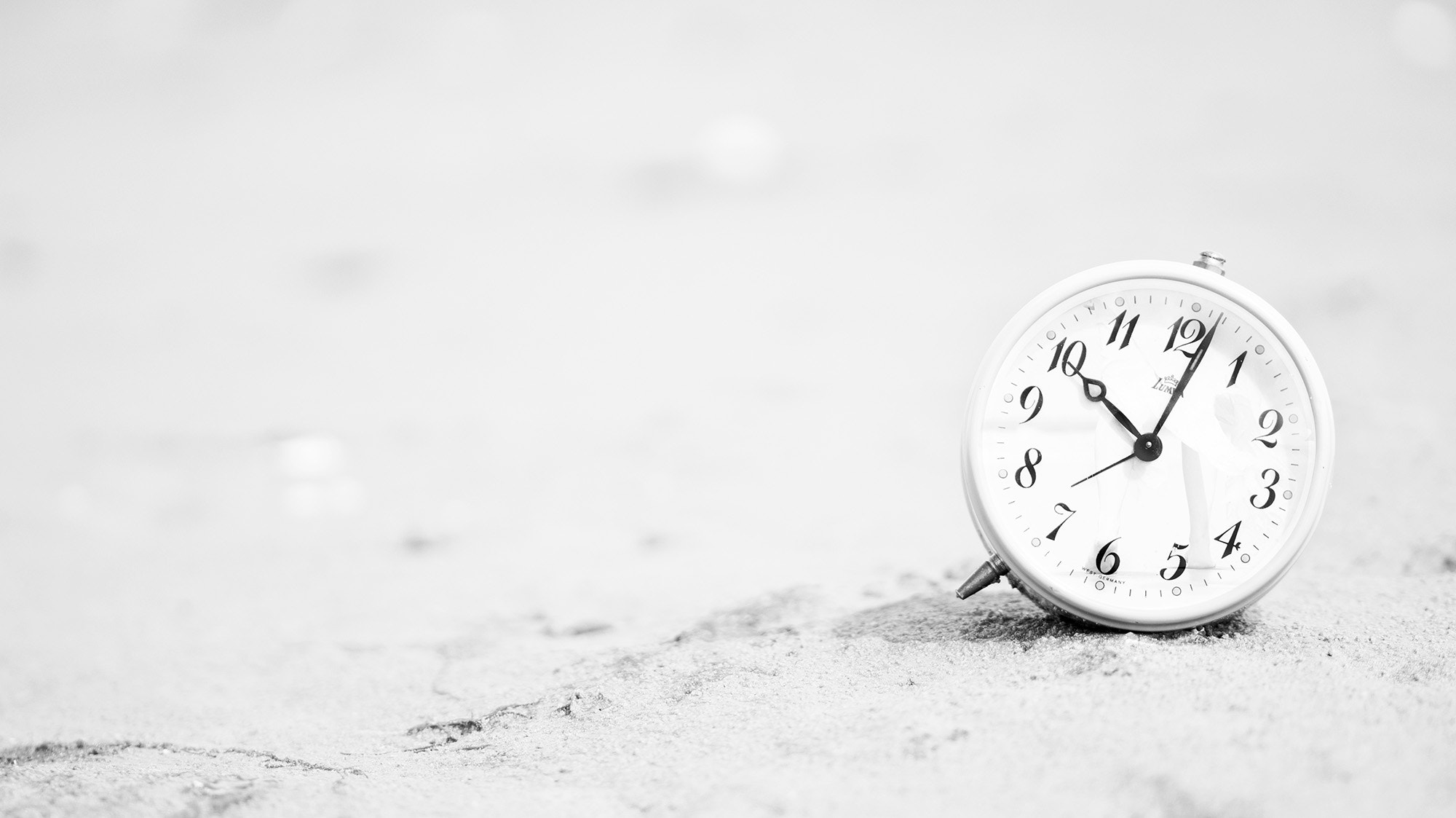 Sony SLT-A58 + 105mm F2.8 sample photo. Clock on the beach photography