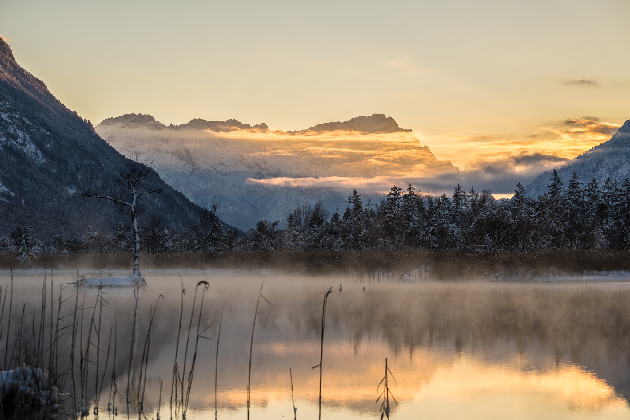 Sony a7R + Sony FE 70-200mm F4 G OSS sample photo. Lovely sunset photography