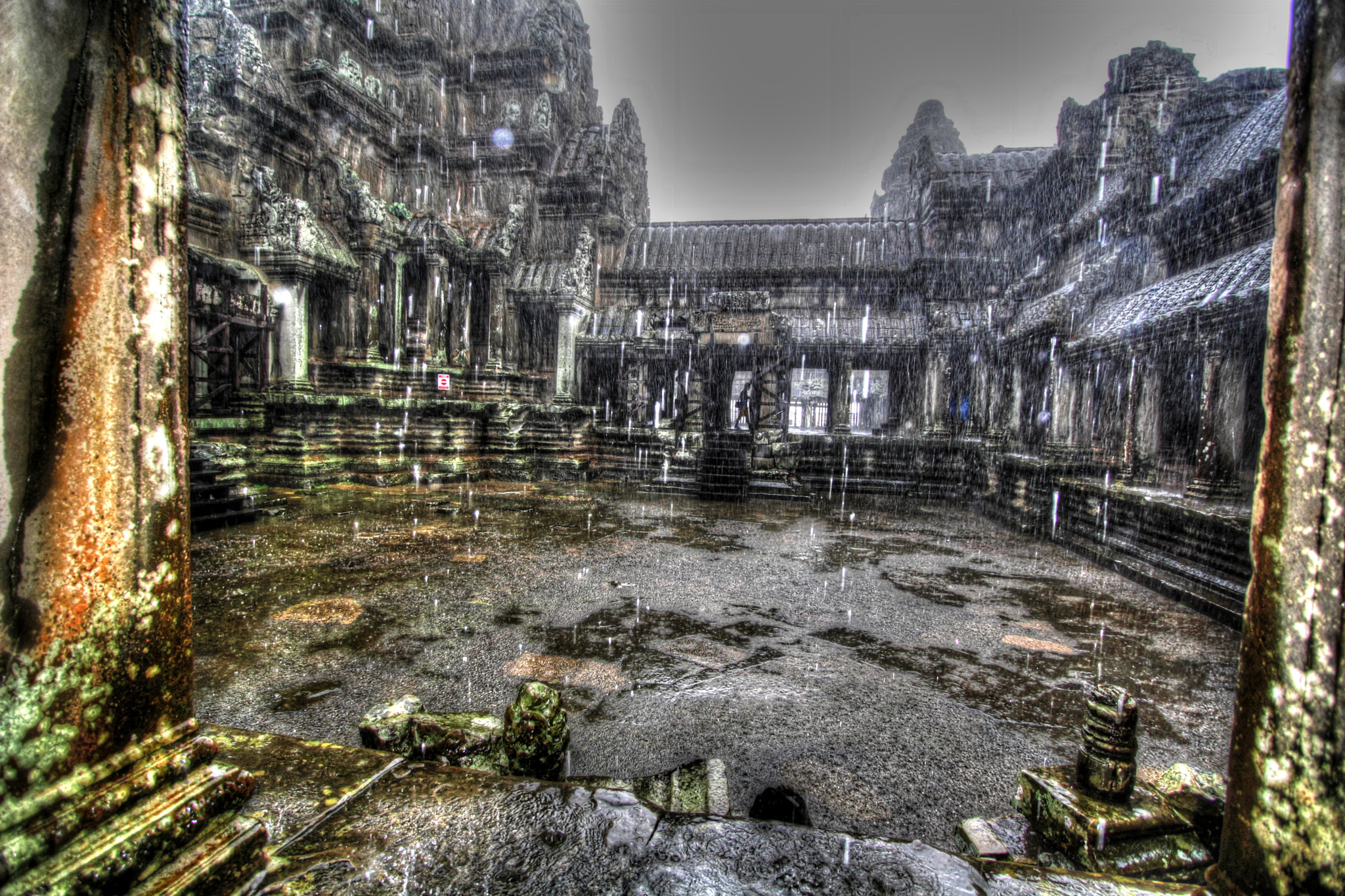 Canon EF-S 10-22mm F3.5-4.5 USM sample photo. Ankhor wat in the rain photography