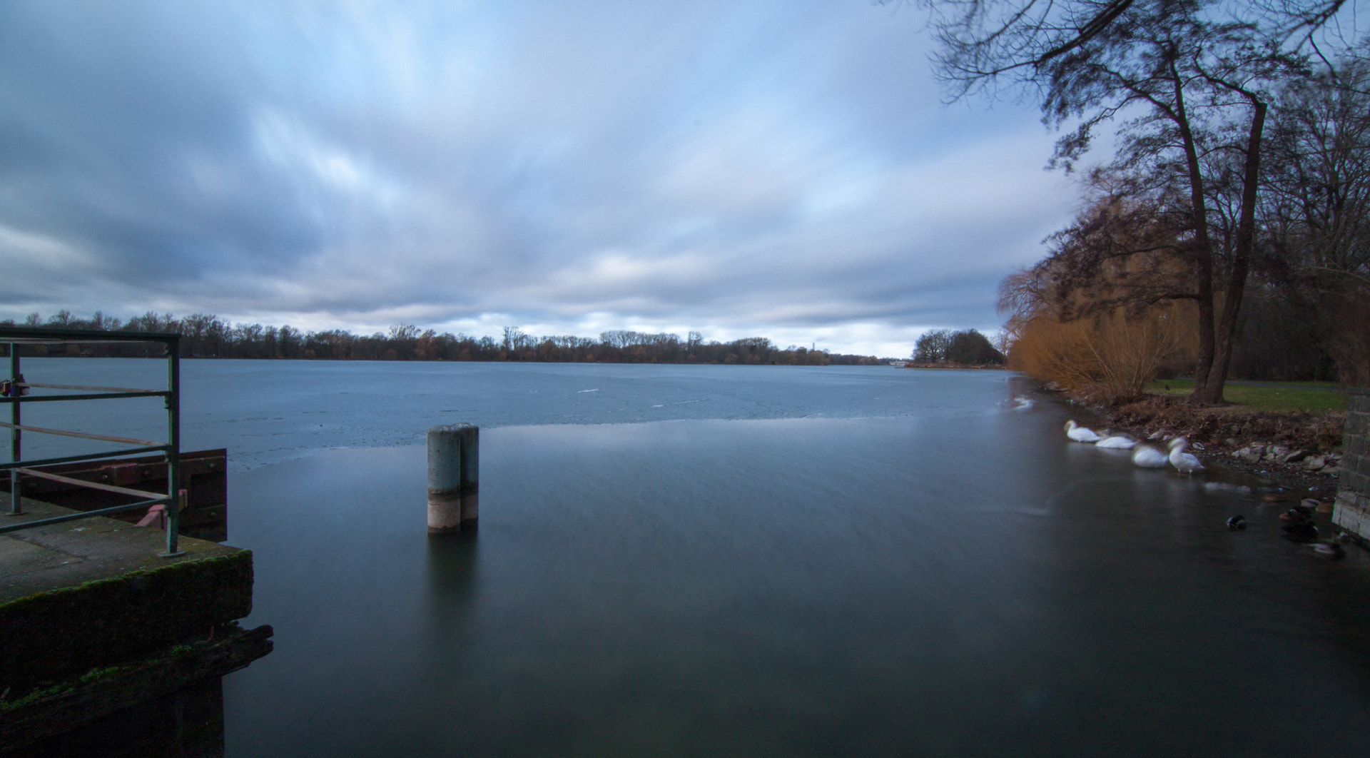 Canon EOS 500D (EOS Rebel T1i / EOS Kiss X3) sample photo. Maschsee hannover nice frozen lake photography