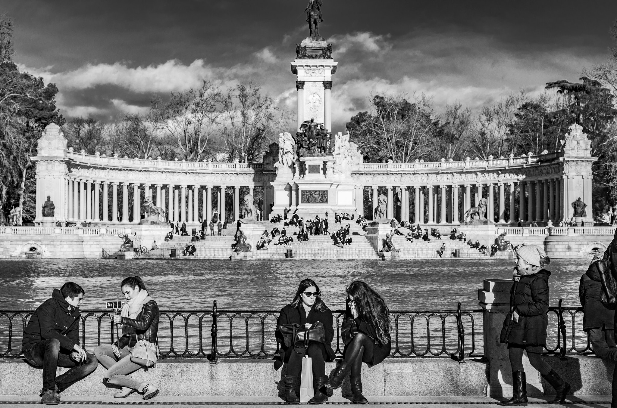 Pentax K-30 + Pentax smc DA 50mm F1.8 sample photo. People in madrid photography