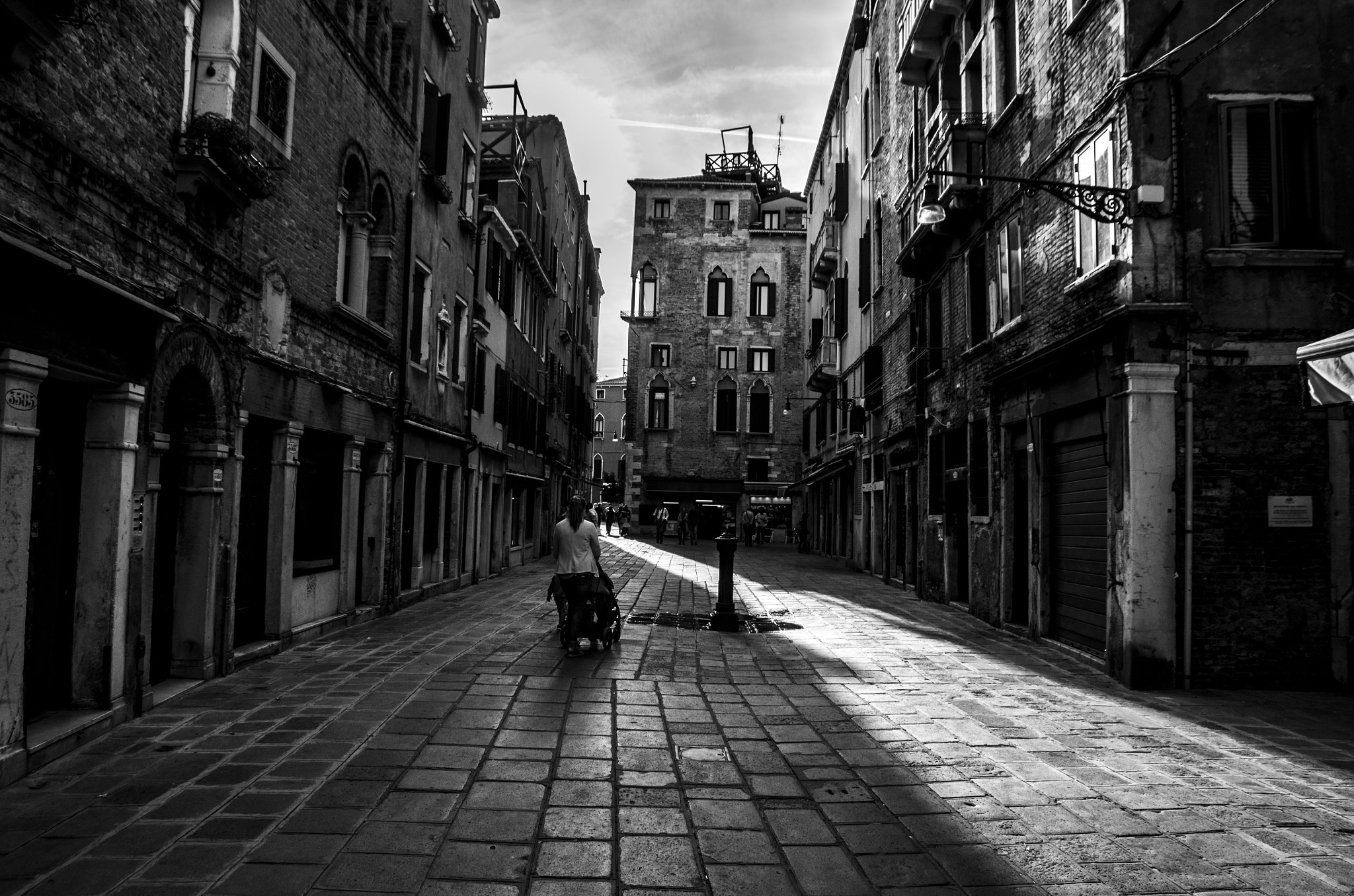 Pentax K-5 + Pentax smc DA 16-45mm F4 ED AL sample photo. Streets of venice photography