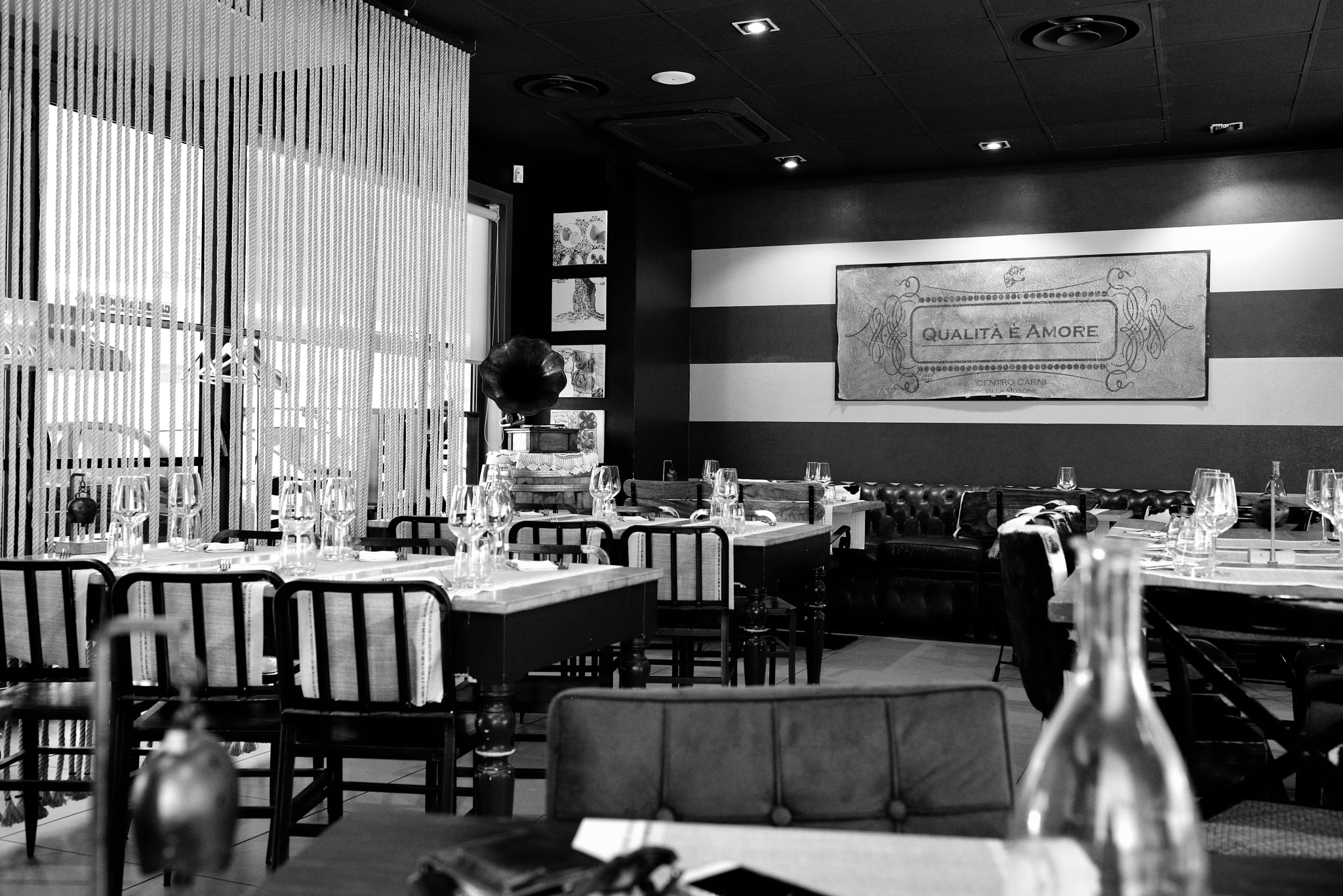 Nikon AF-S Nikkor 35mm F1.8G ED sample photo. Ancona agosto sala da pranzo photography