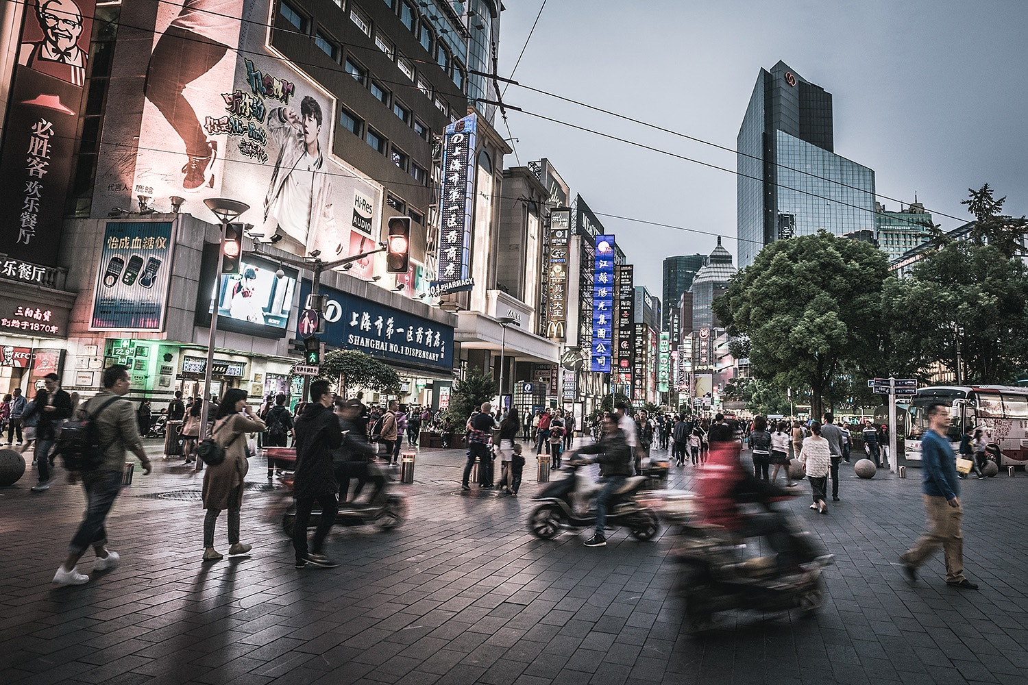 Sony a7 II + E 21mm F2.8 sample photo. Shanghai photography