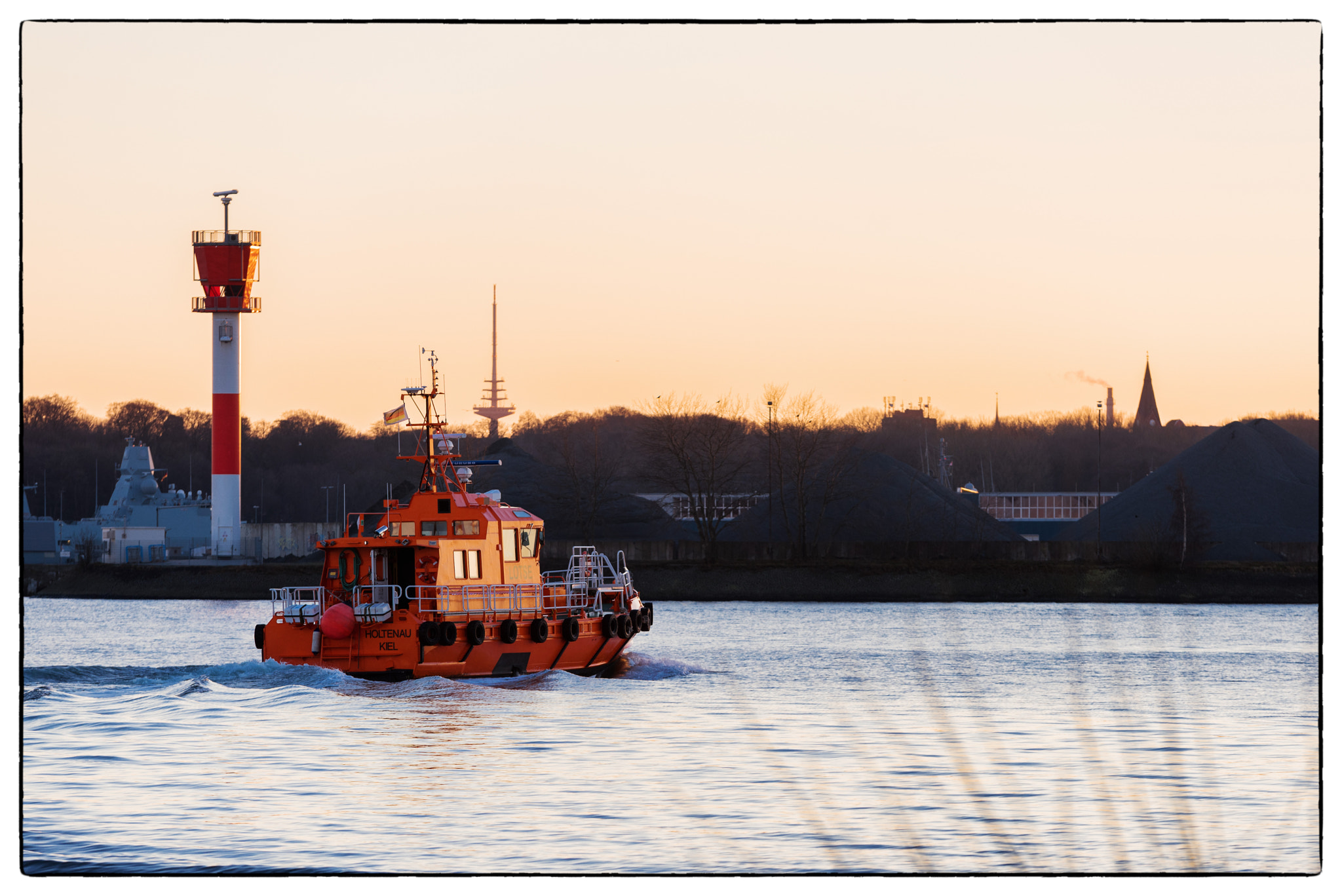 Sigma 70-200mm F2.8 EX DG OS HSM sample photo. Sea pilot transfer at kiel canal locks photography