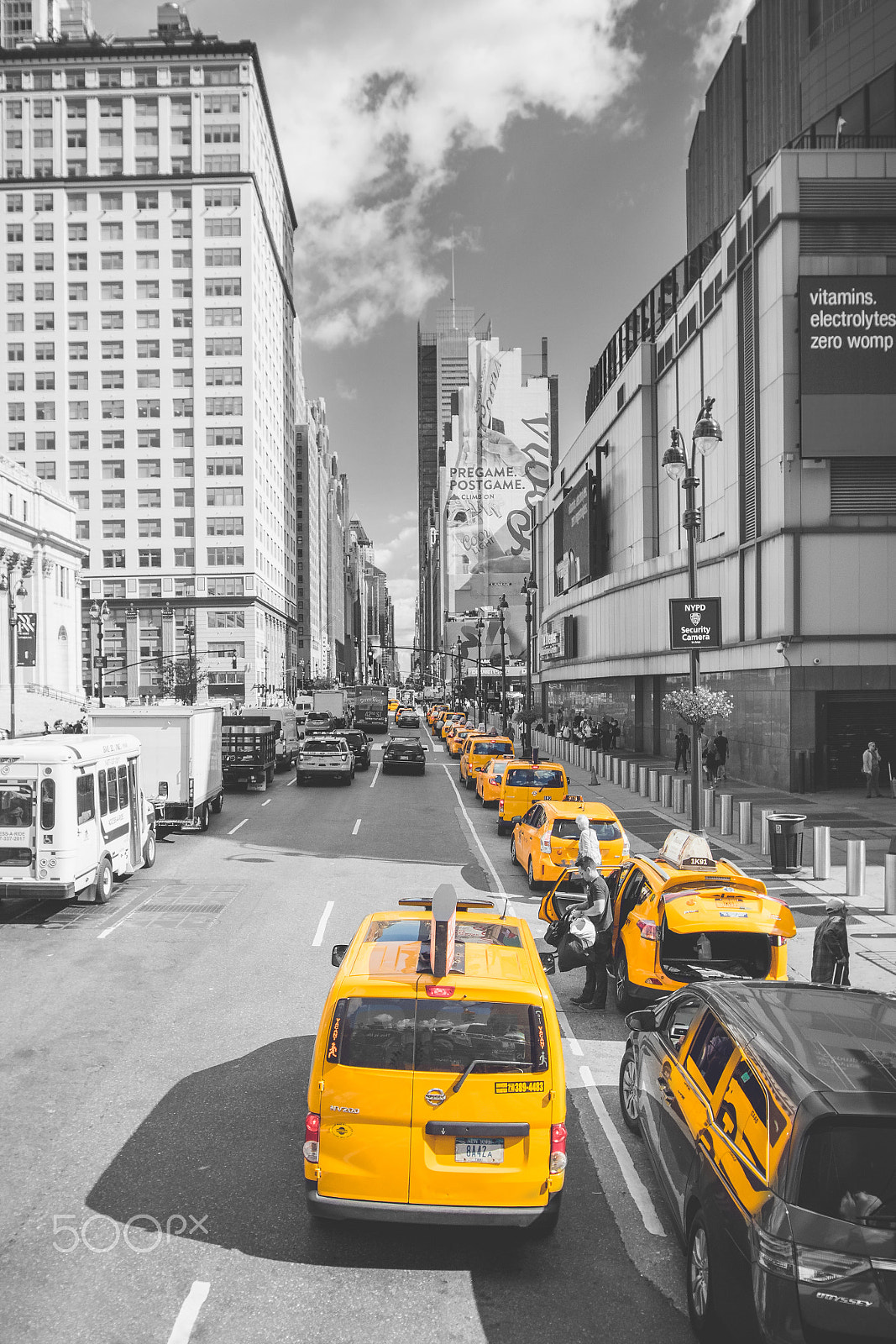 Canon EF 16-35mm F2.8L II USM sample photo. New york city taxi photography